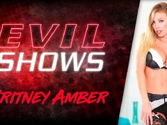 Опытная мамочка Бритни Эмбер (Britney Amber)  тестирует резиновый  хуй